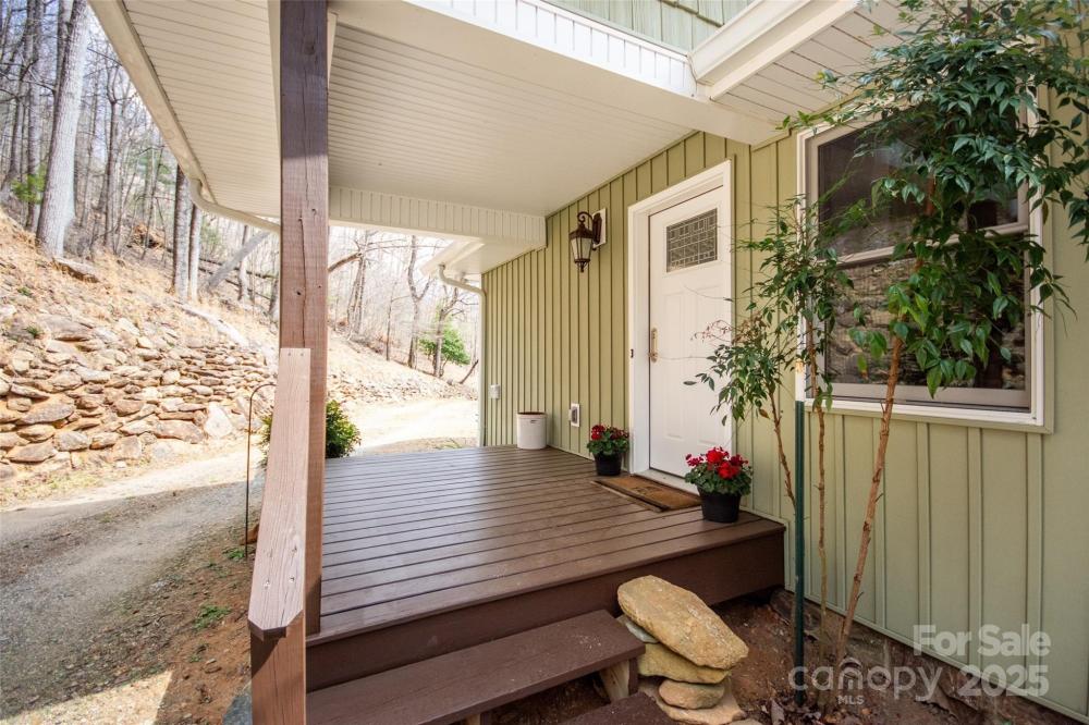 Currently Displayed Property Photo