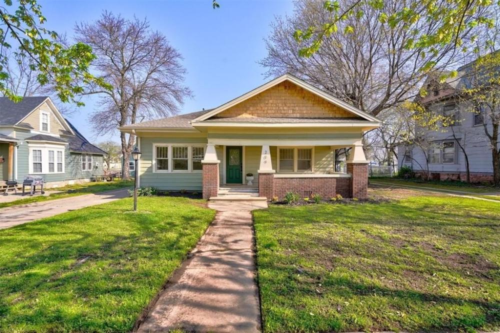 Currently Displayed Property Photo