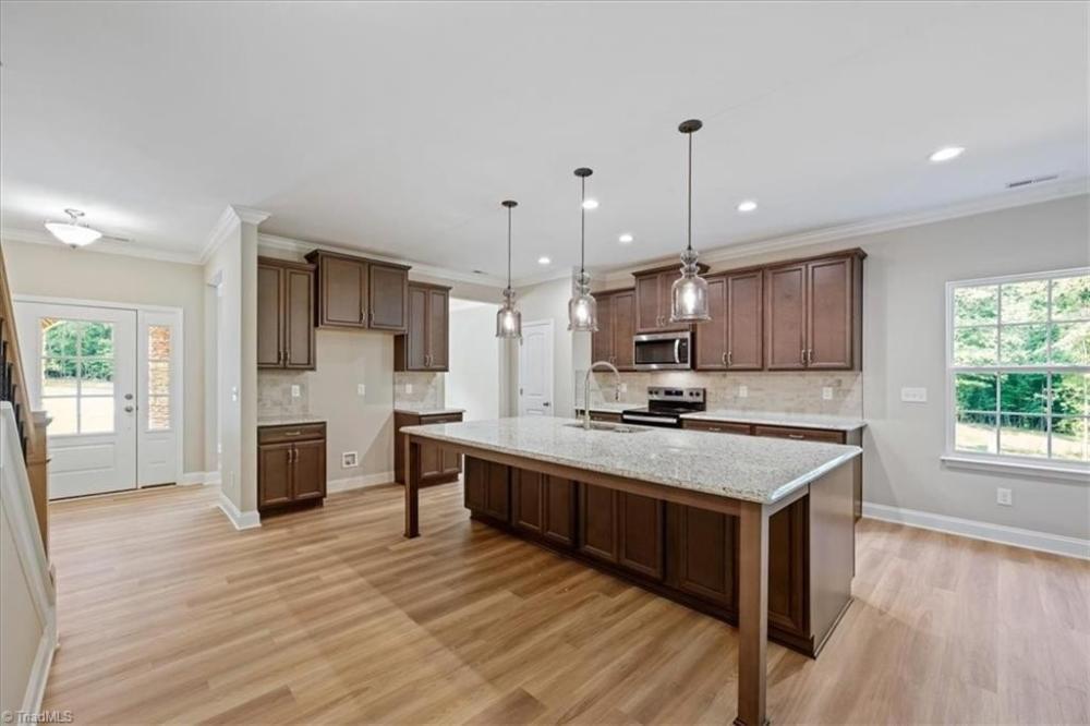 Currently Displayed Property Photo