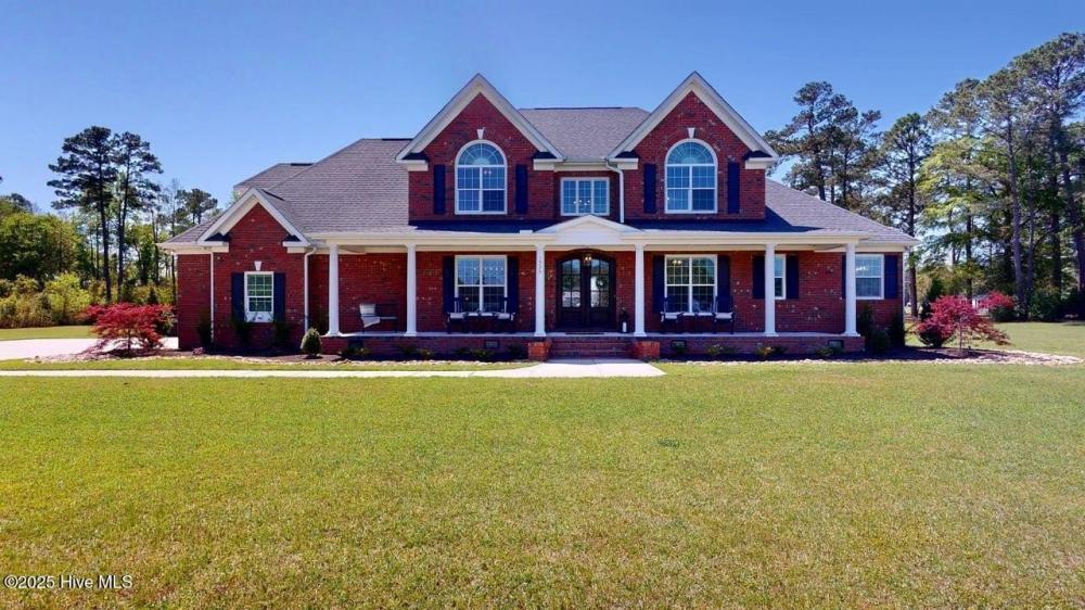 Currently Displayed Property Photo